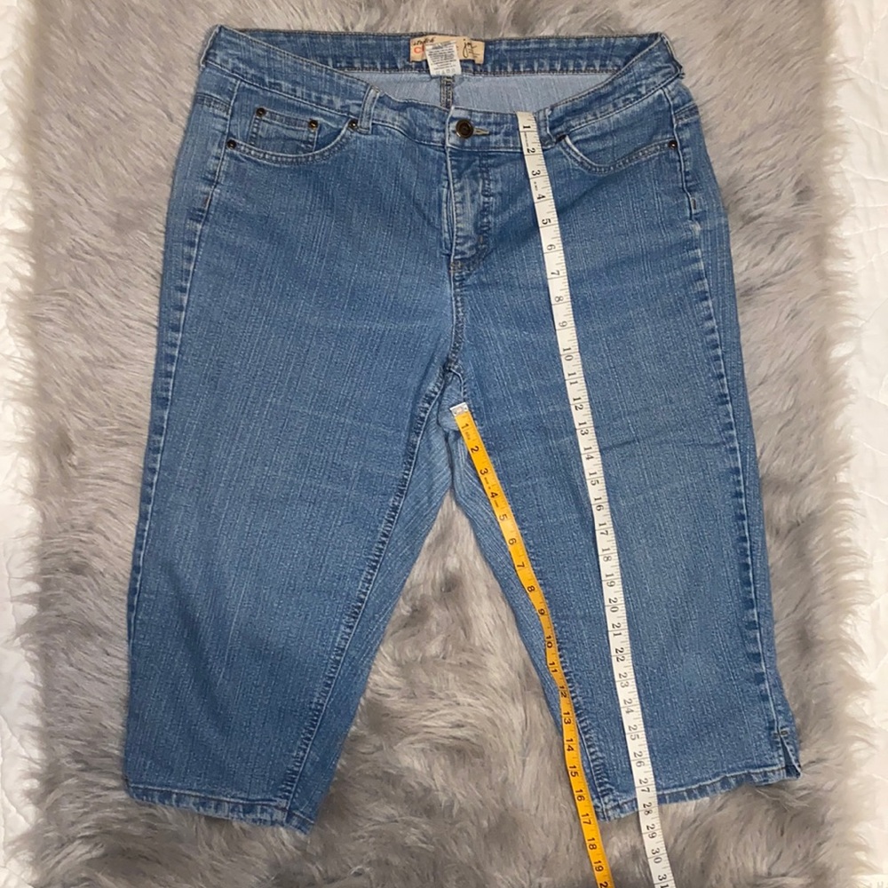 Stretch classic capri size 18 wide , 72 % cotton and 27 % polyester